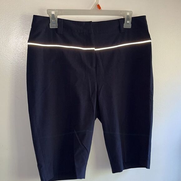 EUC SPORT HALEY SIZE 8 BERMUDA NAVY BLUE GOLF/TRAVEL/ATHLEISURE SHORTS - Picture 1 of 6